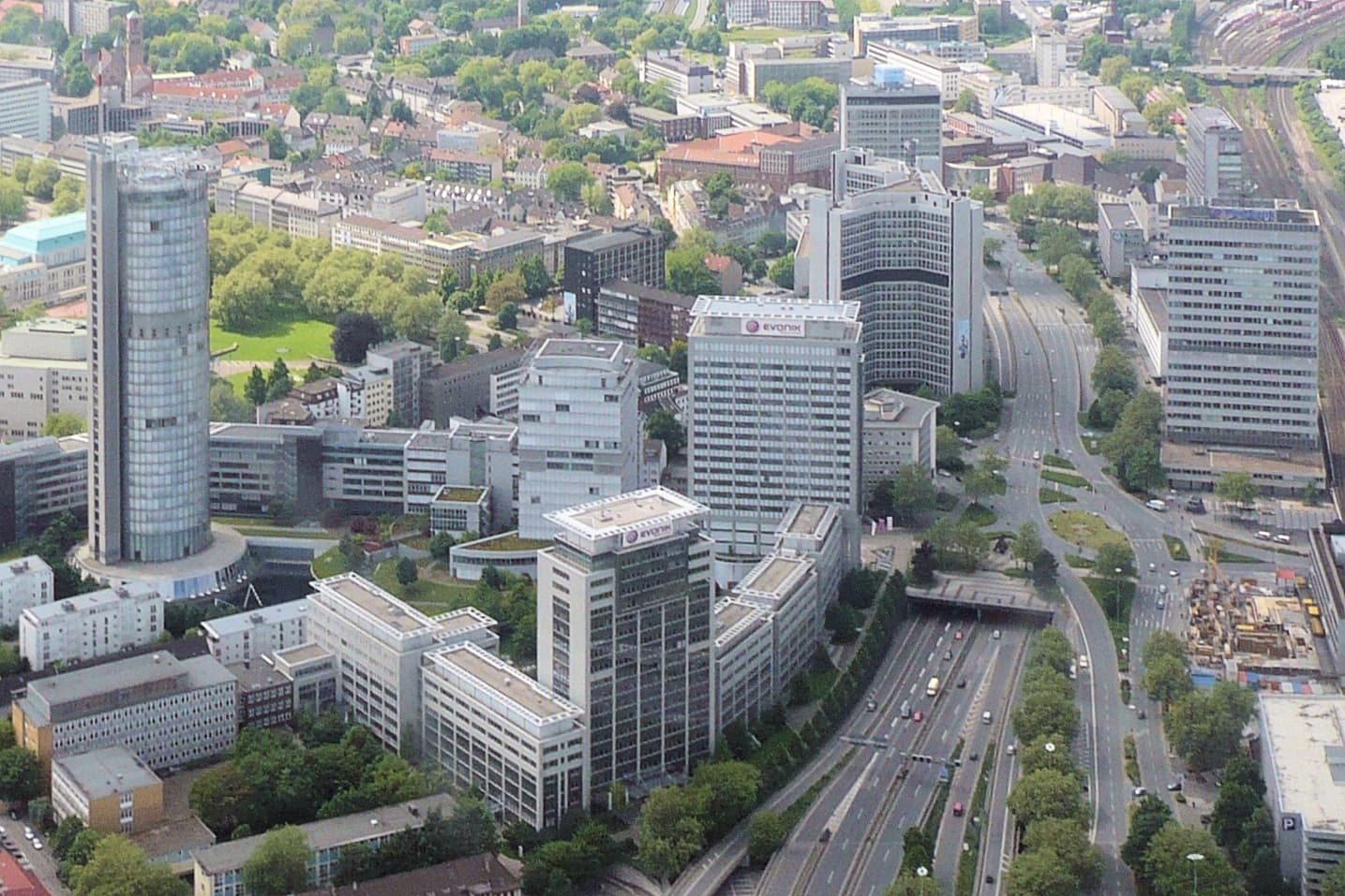 29+ nett Bilder Haus Berge Essen Borbeck Geriatrie / Memory Clinic Geriatriezentrum Haus Berge Katholische Kliniken Essen - Das therapie und reha haus berge team hat sich hauptsächlich auf die behandlung von geriatrischen patienten, und deren multimorbidität, mit akuten und chronischen erkrankungen aus den verschiedenen fachgebieten der neurologie, inneren medizin, orthopädie, chirurgie und psychiatrie spezialisiert.